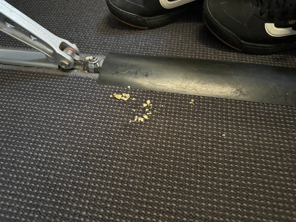 JetSmart A320 seats dirty floor