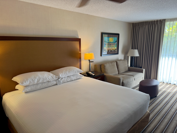 Maui Coast Hotel Kihei bed