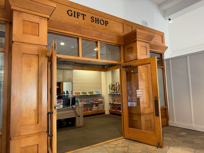 Maui Coast Hotel Kihei gift shop
