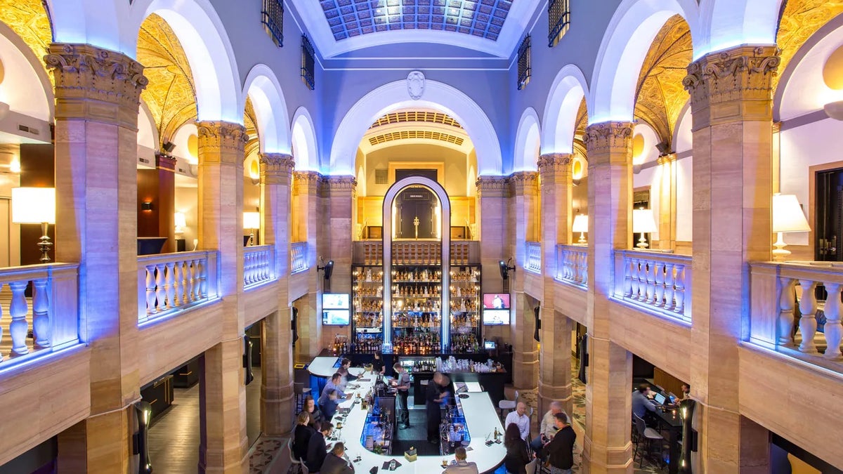 Midland Chicago lobby