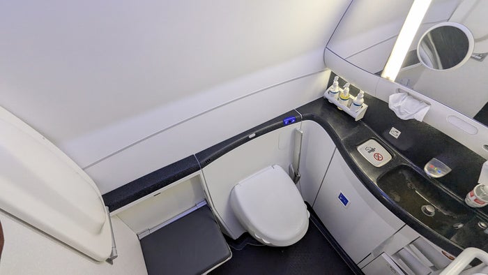 Virgin Atlantic B787 Upper Class Lavatory Virgin Atlantic B787 Upper Class Lavatory