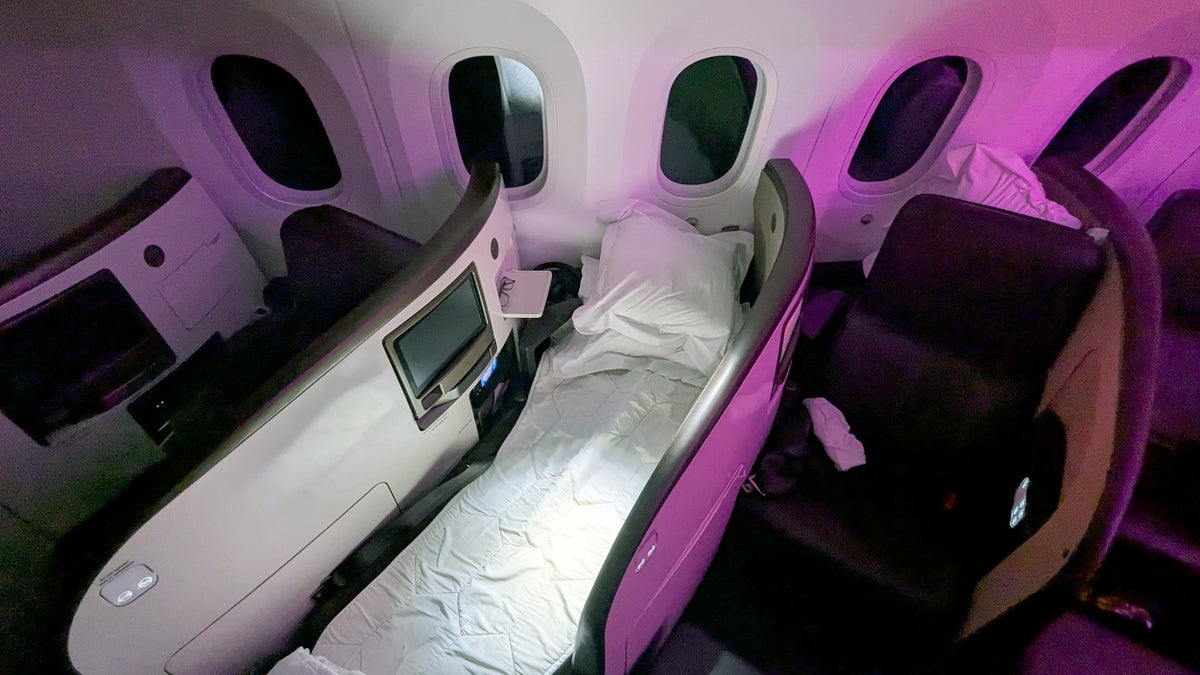 Virgin Atlantic B787 Upper Class Seat Bed Mode Privacy