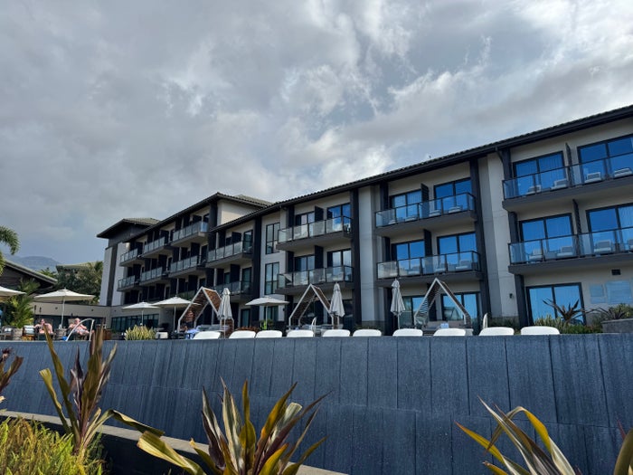 AC Hotel by Marriott Maui Wailea building and pool