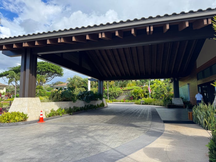 AC Hotel by Marriott Maui Wailea covered car entry