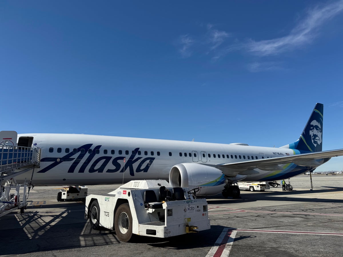 Alaska Airlines B737 9 MAX plane at BUR