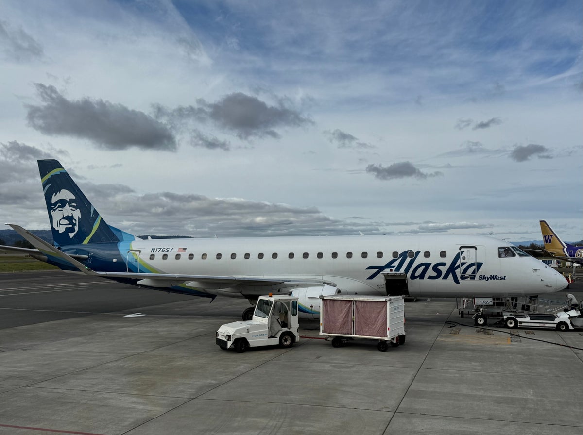 Alaska Airlines E175LR plane at Santa Rosa STS airport