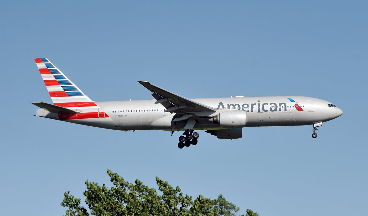 Best American Airlines AAdvantage Credit Cards: Comparing Benefits & Perks