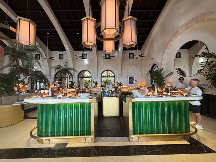 Buffet Breakfast Four Seasons Surf Club