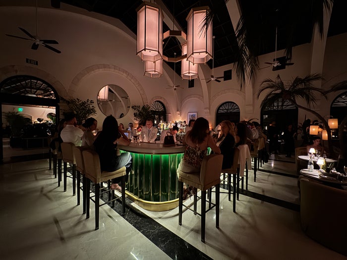 Champagne Bar Four Seasons Surf Club