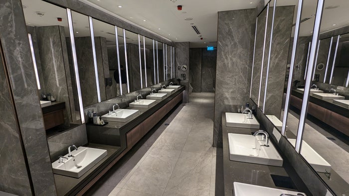 Changi T3 Silverkris business class lounge bathroom Changi T3 Silverkris business class lounge bathroom