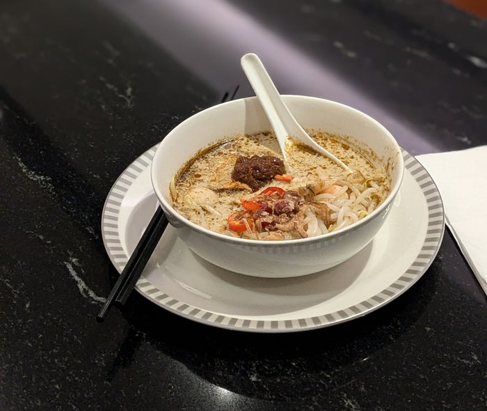 Changi T3 Silverkris business class lounge laksa Changi T3 Silverkris business class lounge laksa