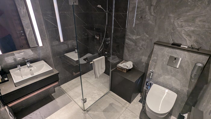 Changi T3 Silverkris business class lounge shower room Changi T3 Silverkris business class lounge shower room