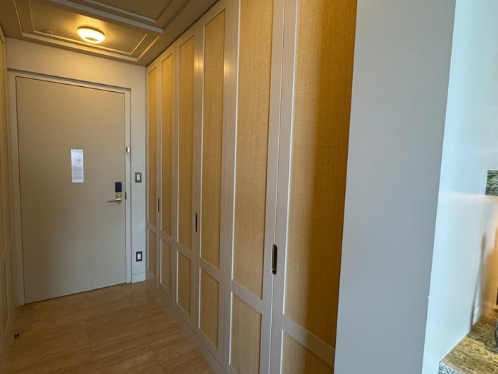Closets Four Seasons Surf Club room