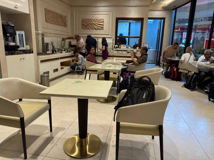Encalm Lounge GOX dining room