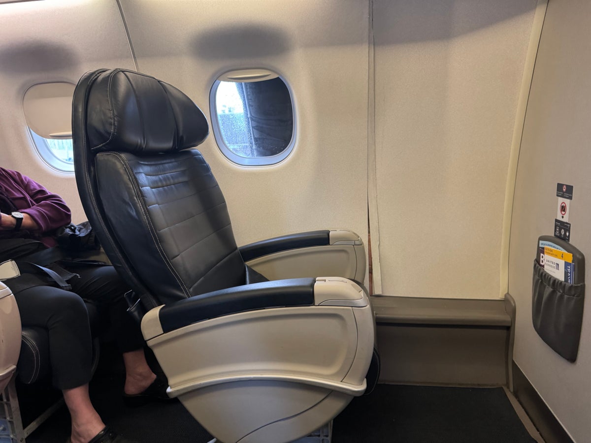 First class single seat United Express ERJ175