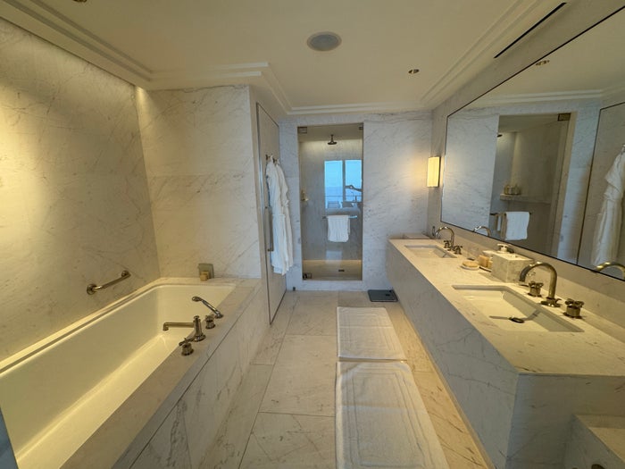 Four Seasons Surf Club Bathroom