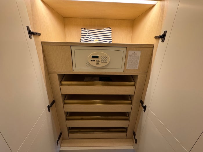 Four Seasons Surf Club Closet Space