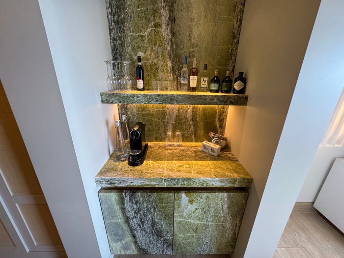 Four Seasons Surf Club Dry Bar room 