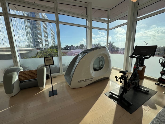 Four Seasons Surf Club Fitness body slimmer