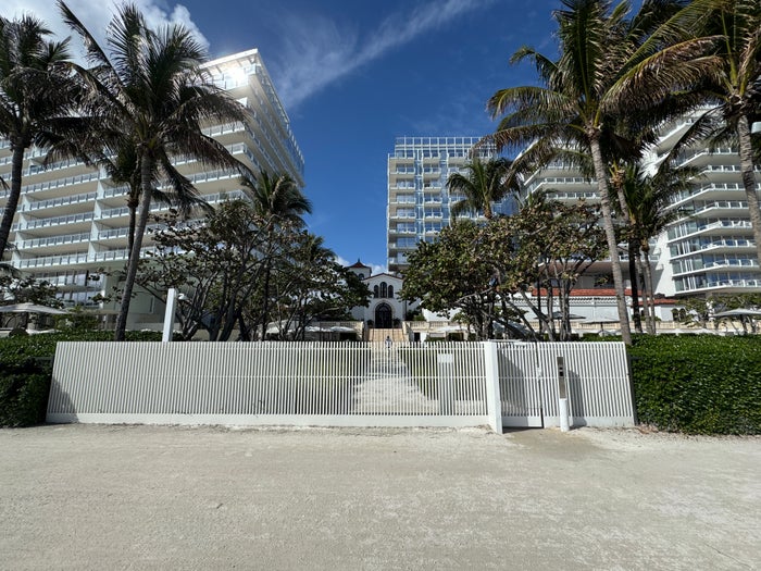 Gate Four Seasons Surf Club