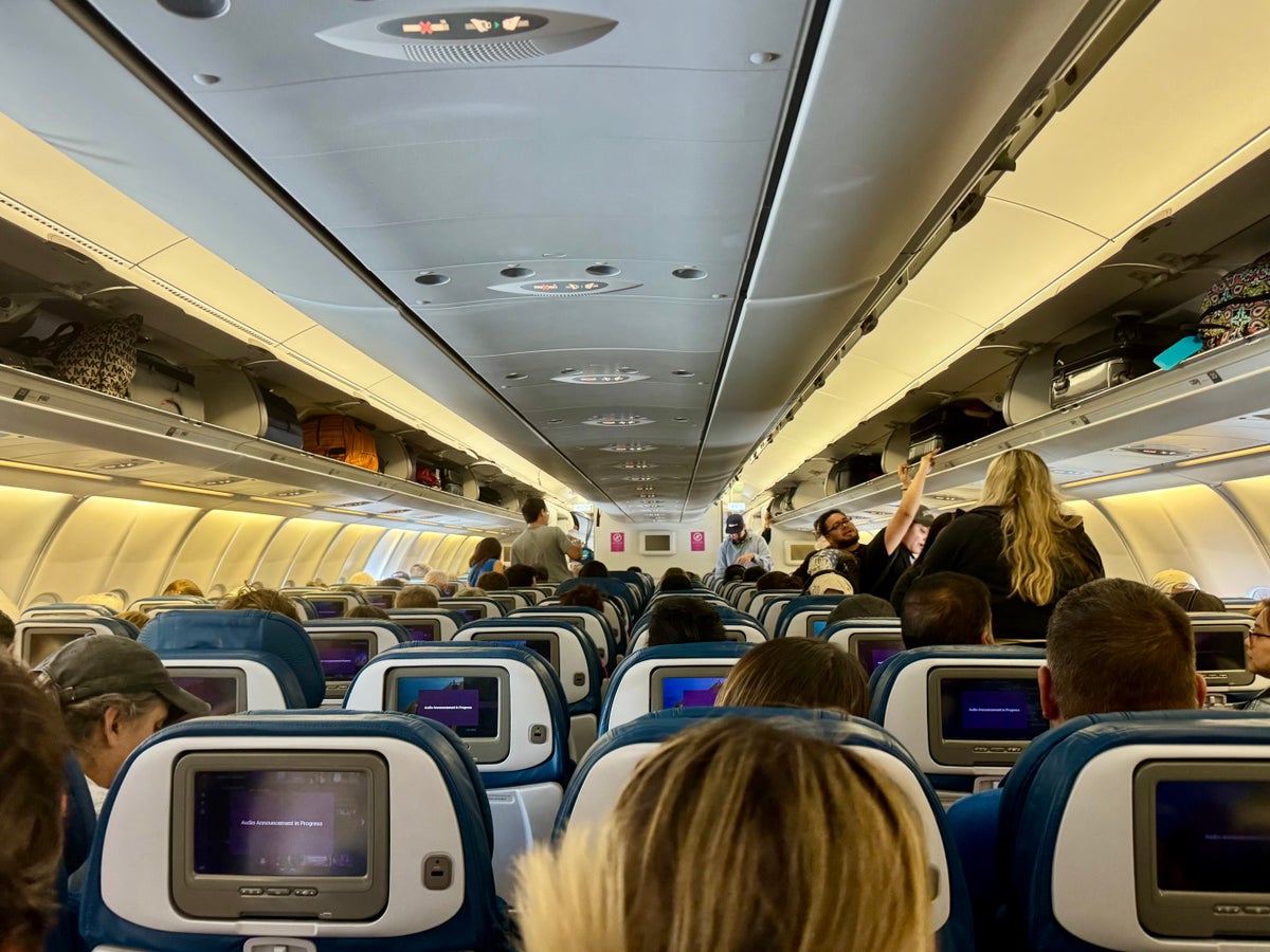 Hawaiian Airlines Cabin