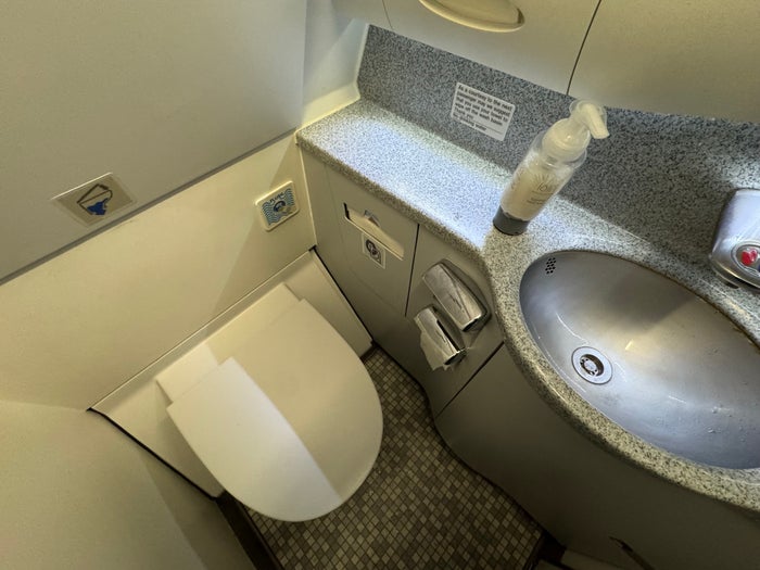 Hawaiian Airlines Inside Lavatory Hawaiian Airlines Inside Lavatory
