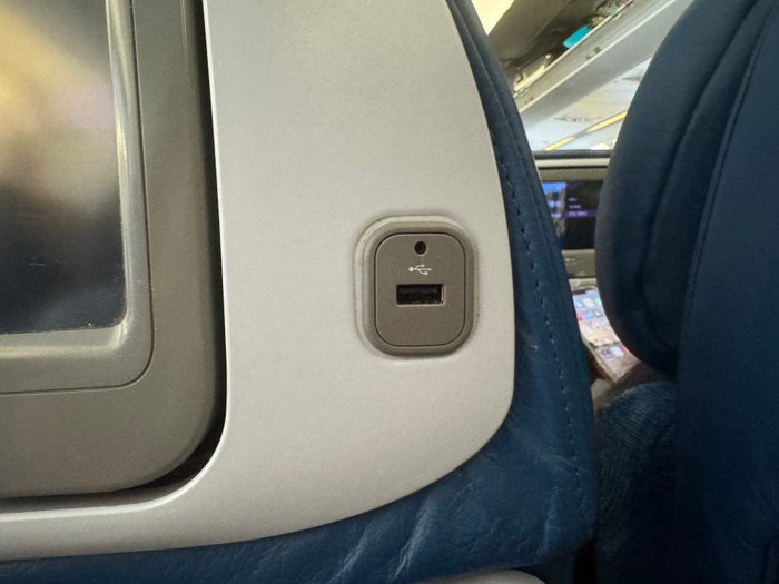 Hawaiian Airlines USB Port Hawaiian Airlines USB Port