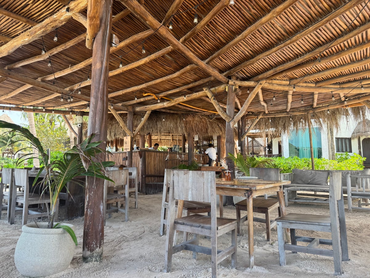 Hotel Villas Flamingos Mangle beach bar interior