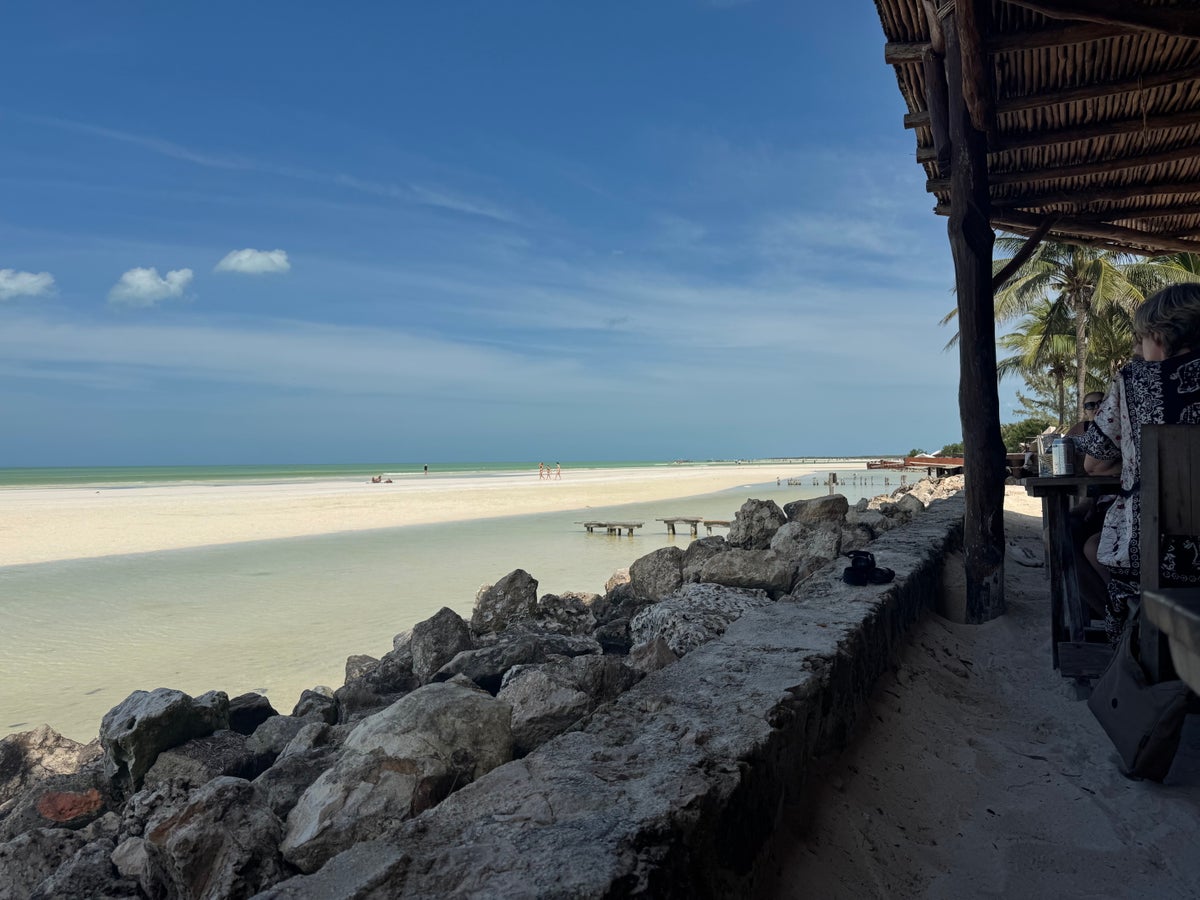 Hotel Villas Flamingos Mangle beach bar sea wall