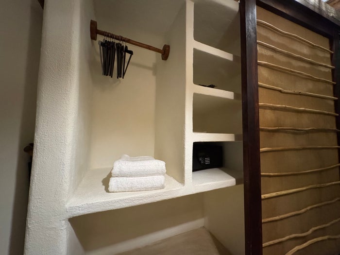 Hotel Villas Flamingos bathroom closet