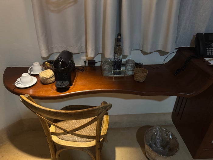 Hotel Villas Flamingos bedroom desk