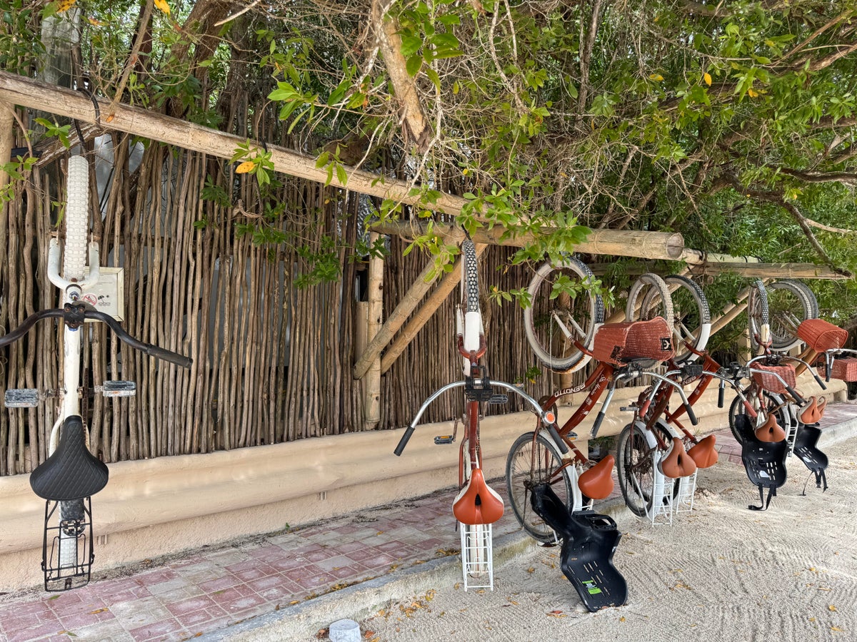 Hotel Villas Flamingos entrance bicycles