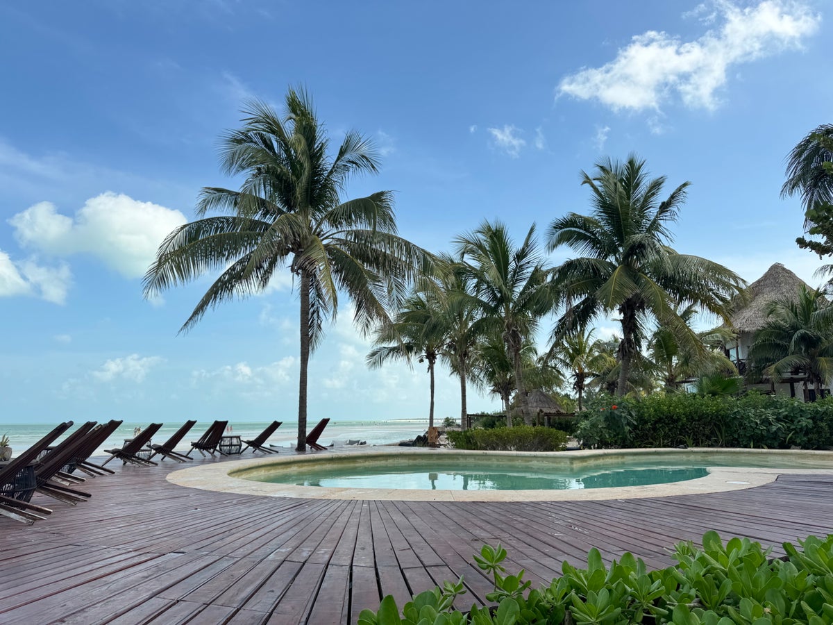 Hotel Villas Flamingos family pool side view