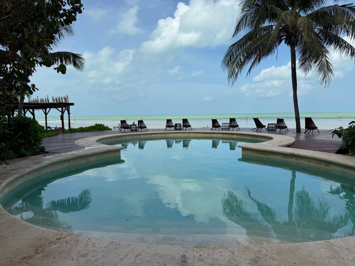 Hotel Villas Flamingos family pool view to ocean