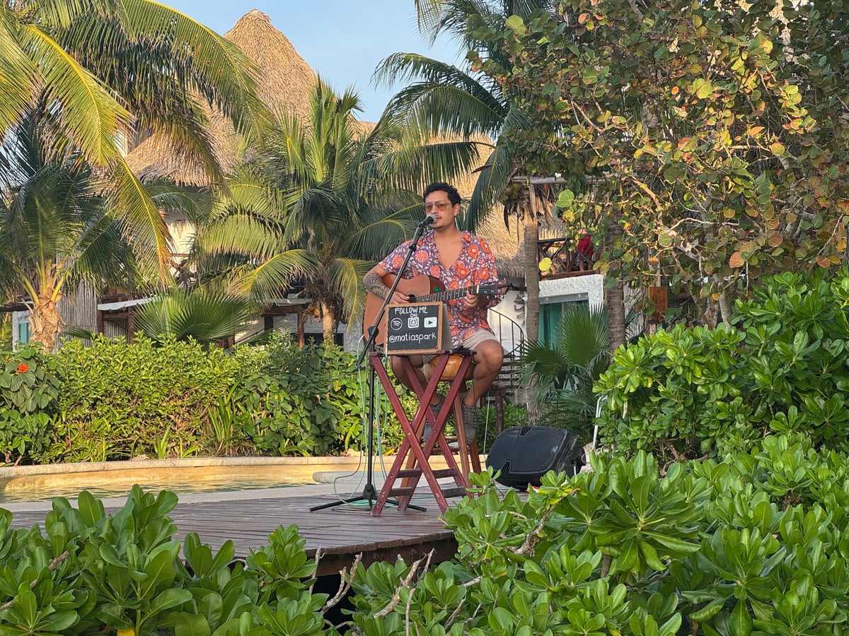 Hotel Villas Flamingos singer near pool