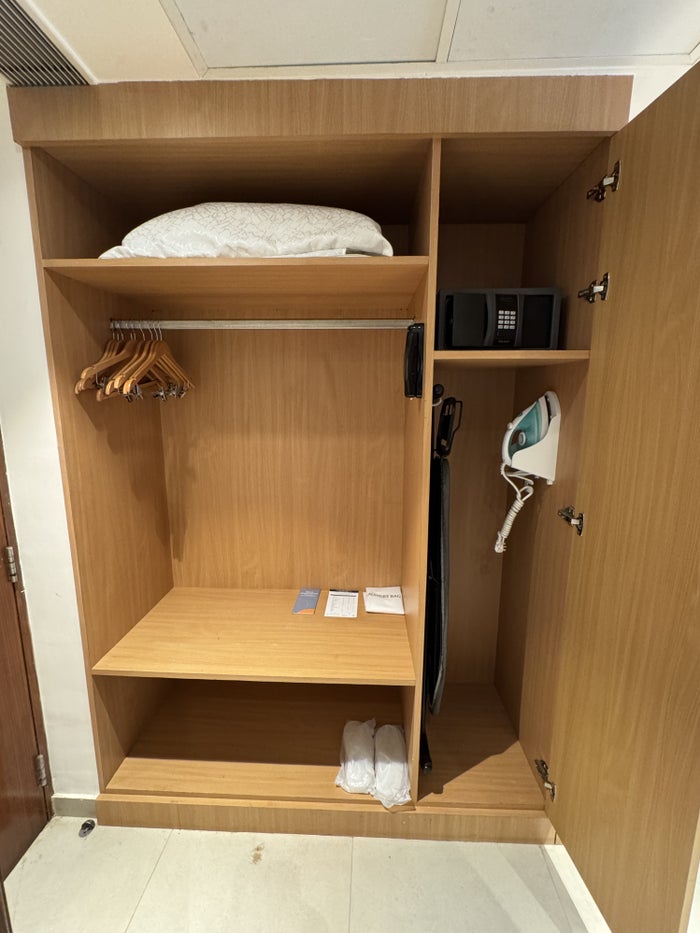 Hyatt Place Goa Candolim king room closets