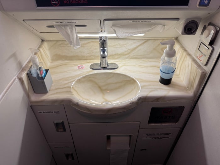 JSX Embraer ERJ135 lavatory JSX Embraer ERJ135 lavatory
