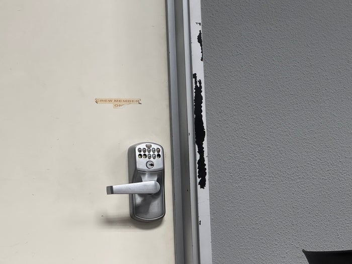 JSX lounge SNA damaged door JSX lounge SNA damaged door