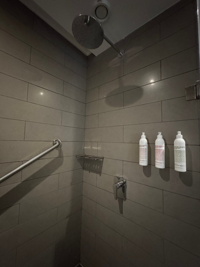 Le Meridien Goa Calangute king bathroom shower