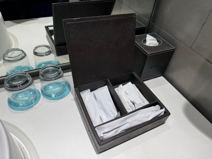 Le Meridien Goa Calangute king bathroom sink amenities