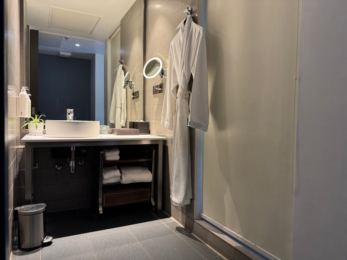 Le Meridien Goa Calangute king bathroom sink area