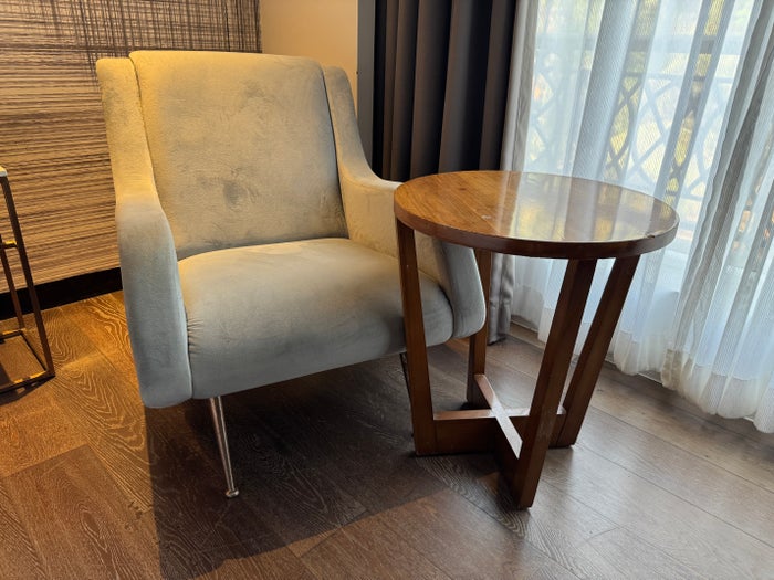 Le Meridien Goa Calangute king side chair