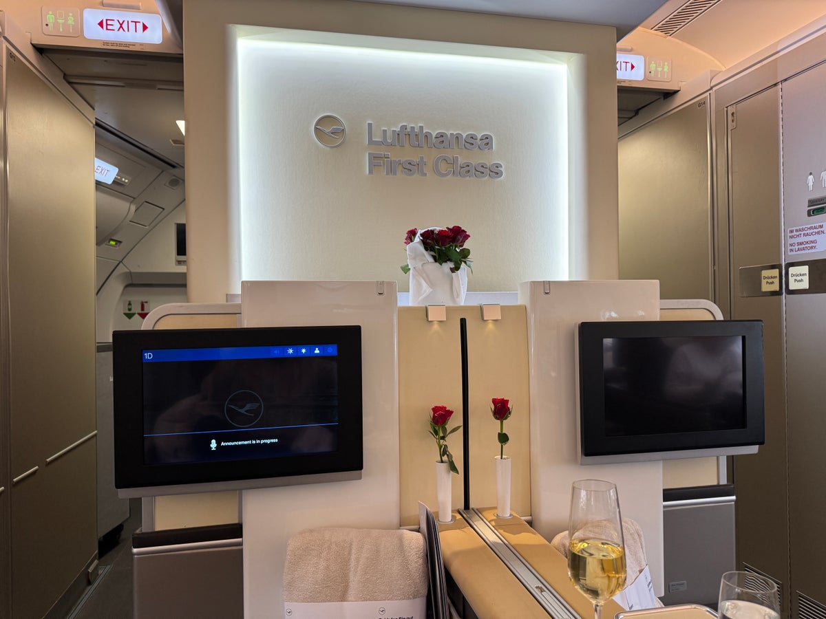 Lufthansa first class A340 cabin sign