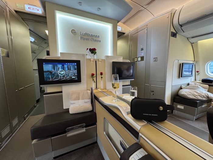 Lufthansa first class A340 cabin Lufthansa first class A340 cabin