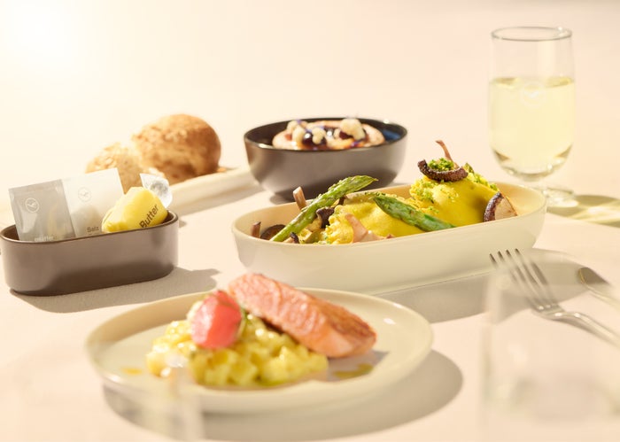Lufthansa Introduces Meal Ordering on Medium- and Short-Haul Flights, Updates Menus