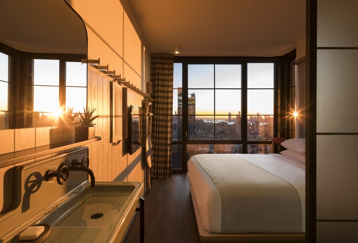 Moxy Chelsea King View Room Moxy Chelsea King View Room