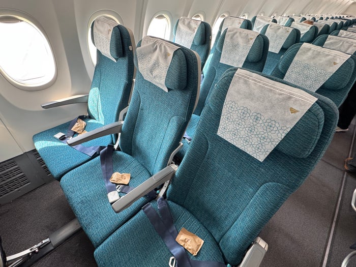 Oman Air Boeing 737 MAX 8 Economy Class Review [GOX to MCT]