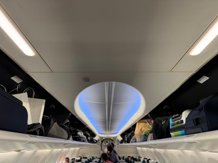 Oman Air GOX MCT 737 overhead bins
