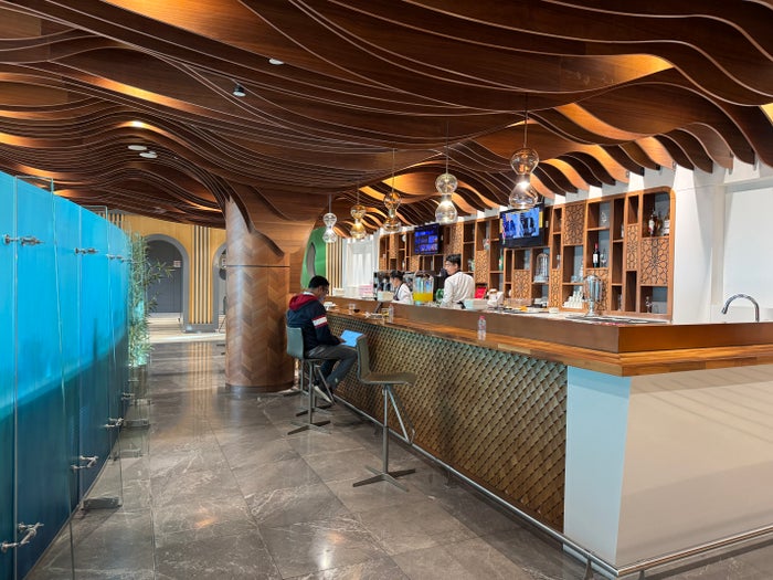 Primeclass Lounge MCT main bar