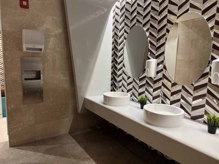 Primeclass Lounge MCT restroom sinks